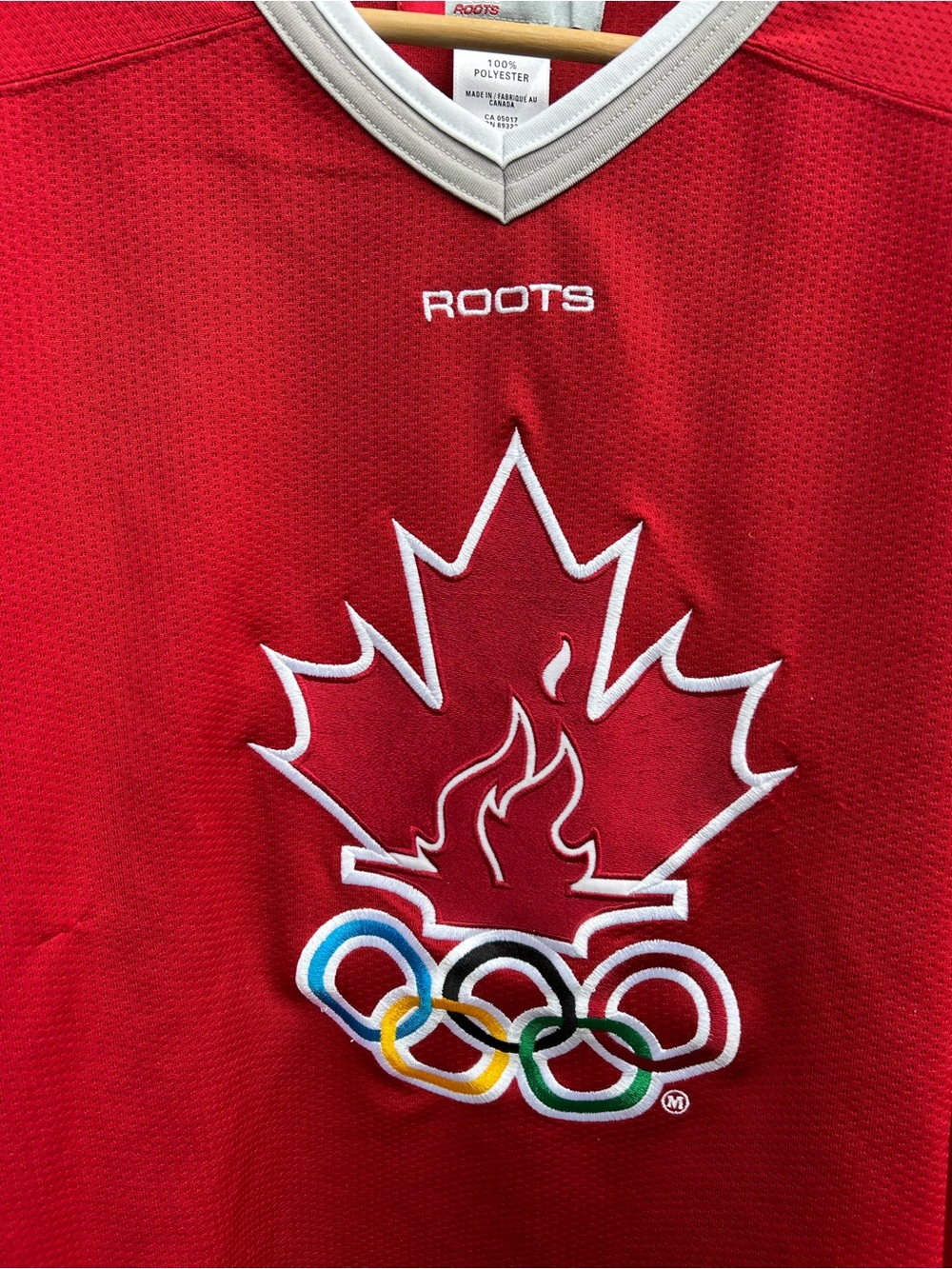 Roots 2000 Sydney Olympic Hockey Jersey, Size XL - Picture 4 of 10